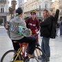 16 - Groupe de jeunes place de la Comédie à Montpellier