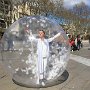 38 - Femme dans sa bulle - Animation Place de la Comédie MONTPELLIER