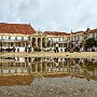 26 - Dans la cour de l'Université Velha à Coimbra